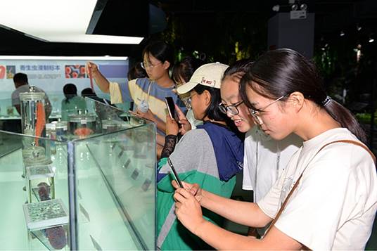 说明: https://news.gsau.edu.cn/__local/1/4C/A4/19B856C54AE68D1C0F92FC1997F_905158A2_3ED72.jpg